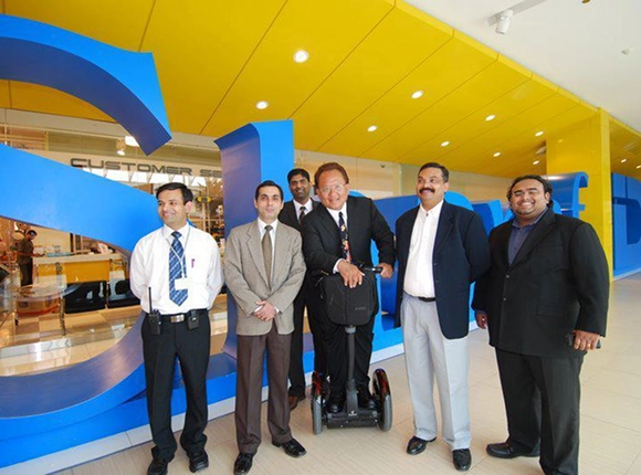 Noel Lee of Monster Visits Sharaf DG Times Square Center